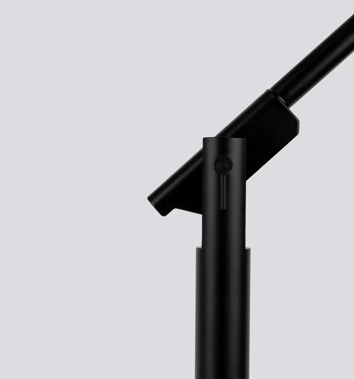 The pivot where Calibre's arm meets the stem